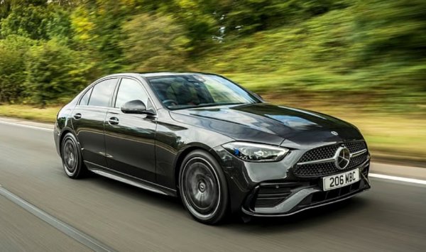 Оценка на удовлетвореността на собствениците: 88,31%

Въпреки че това е премиум модел на Mercedes, собствениците все пак оценяват високо съотношението цена-качество на своите седани. Сред нещата, които обожават, са информационно-развлекателната система, практичността, мястото за съхранение в купето и функциите, подходящи за деца. Външният стил също е оценен на пето място в общото класиране. 

На пътя, гъвкавото возене и удоволствието от шофирането на модела са най-високо ценените качества, макар че пътното поведение далеч не е сред най-добрите тук. Разходът на гориво и разходите за обслужване го свалят надолу в класацията.